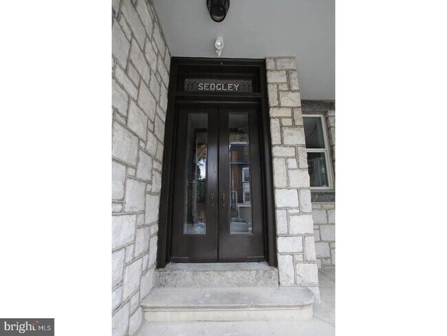 Building Photo - 400 S 45th St