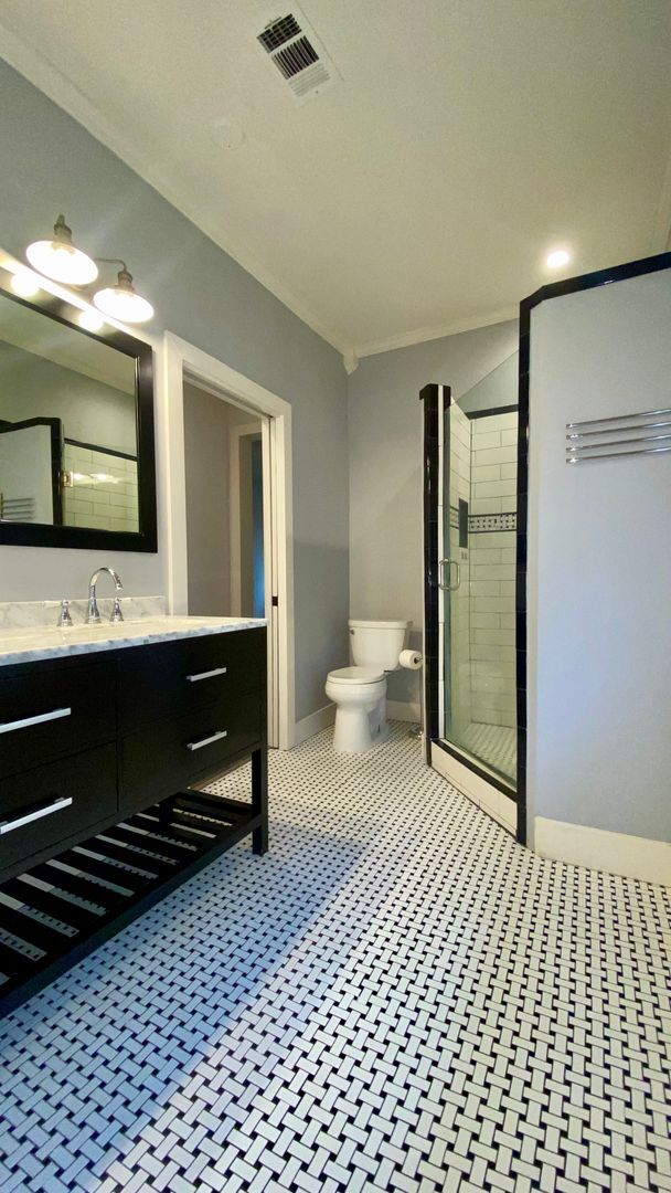 Building Photo - Charming Fairmount Bungalow