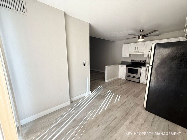 Building Photo - 5187 Garden Ln