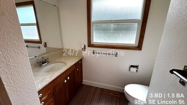 Building Photo - Vibrant 3BD | 1.5BA Home w/ Yard - SE Portland