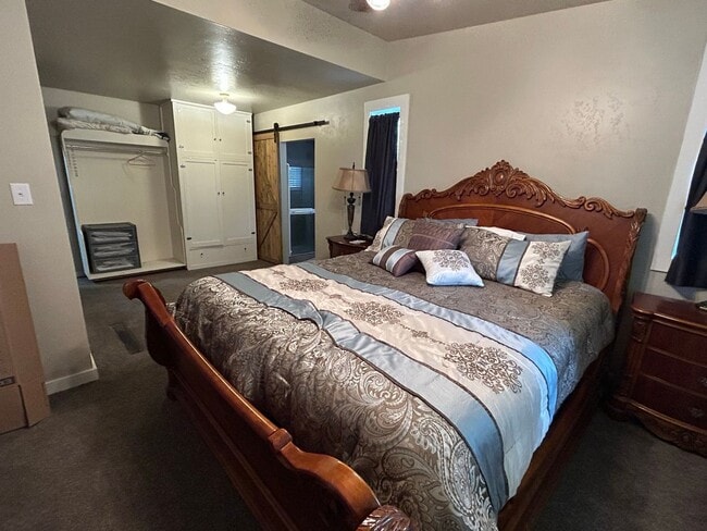 Building Photo - Fully furnished 3 bed 2 bath in Hamilton