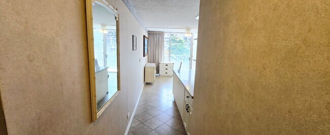 Building Photo - 2115 Ala Wai Blvd