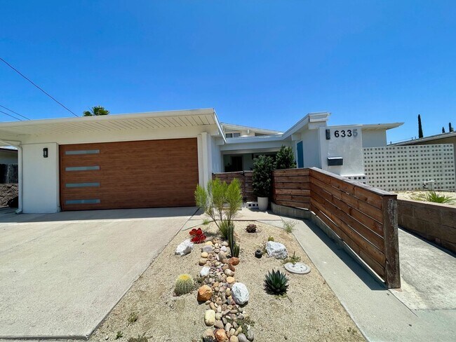 Building Photo - Gorgeous Mid century Modern home in San Carlos