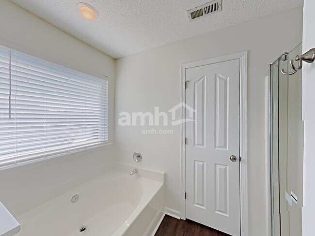 Building Photo - 3927 Bayse Ct