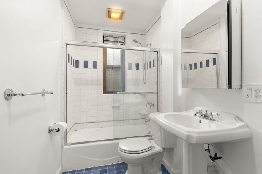 Building Photo - 43 Irving St