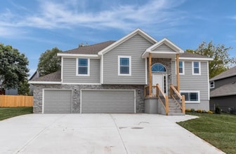 Building Photo - Don't miss out on this beautiful home!