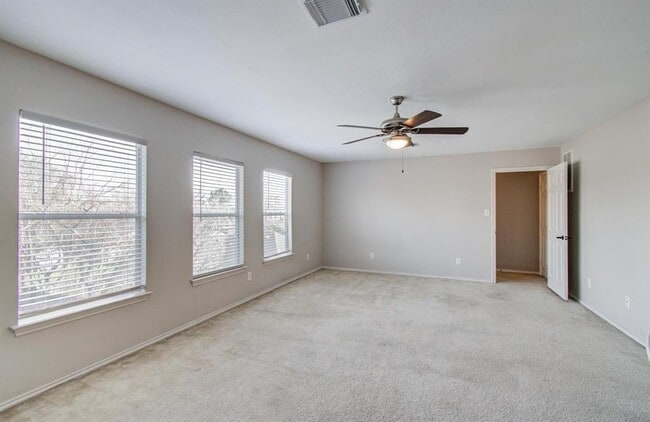 Building Photo - 2631 Woodridge Manor Dr