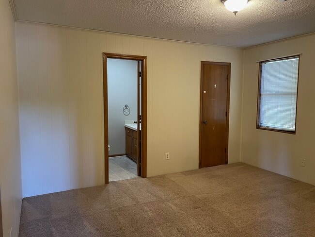 Building Photo - 352