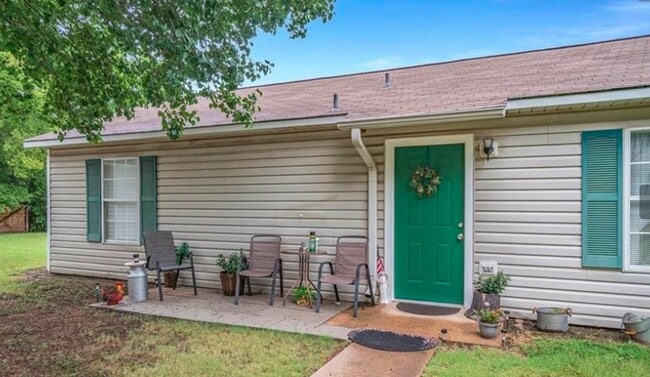 Unit D - 605 College St