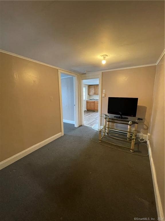 Building Photo - 108 Oak St