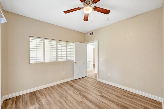 Building Photo - 1050 E Cactus Ave