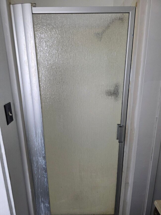 Building Photo - 2-Bedroom, 1-Bathroom Home – $1,050/Month - Accepting Section 8