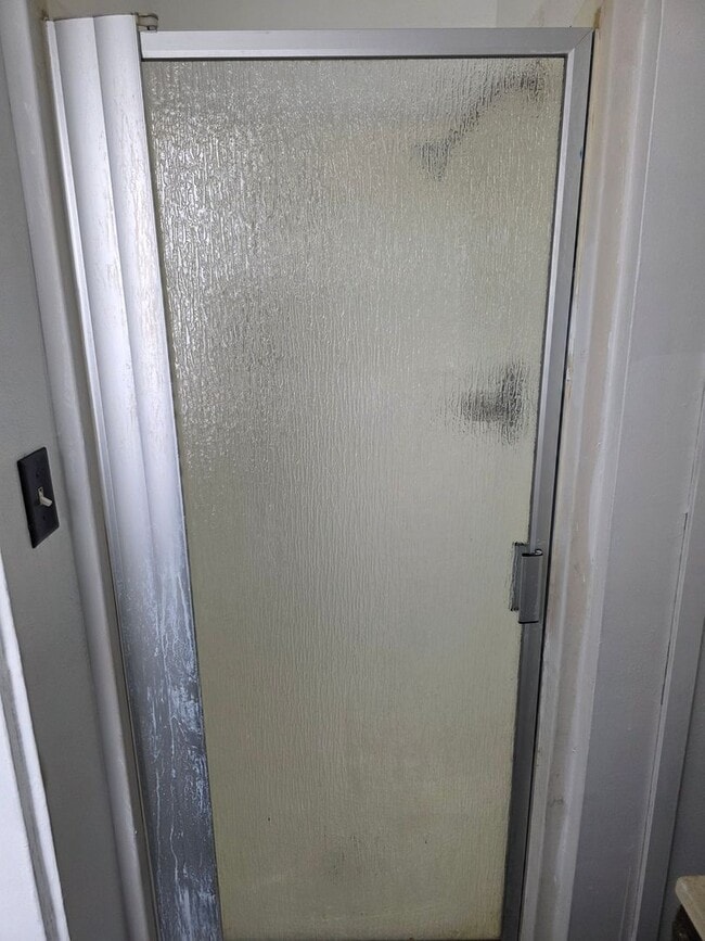 Building Photo - 2-Bedroom, 1-Bathroom Home – $995/Month - Accepting Section 8