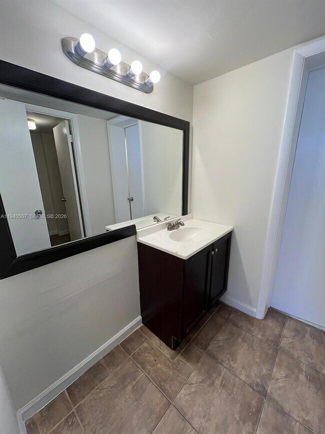 Building Photo - 492 NW 165th St