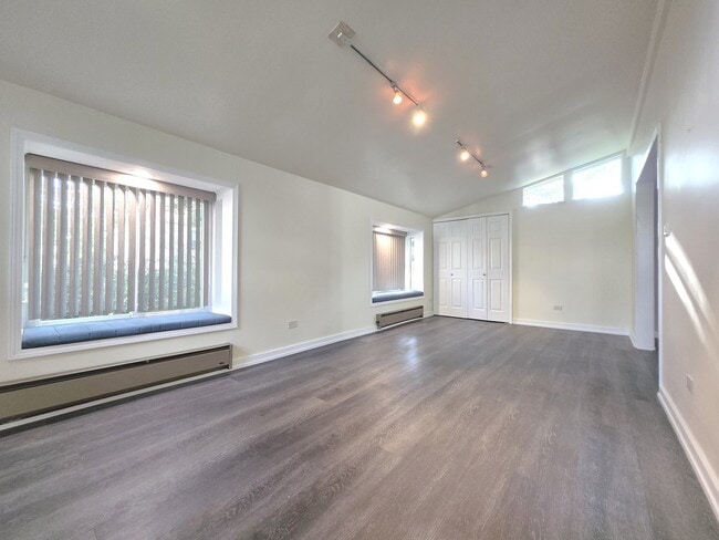 Building Photo - 4946 Somerton Dr
