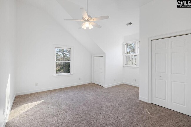 Building Photo - 669 Palisades Dr