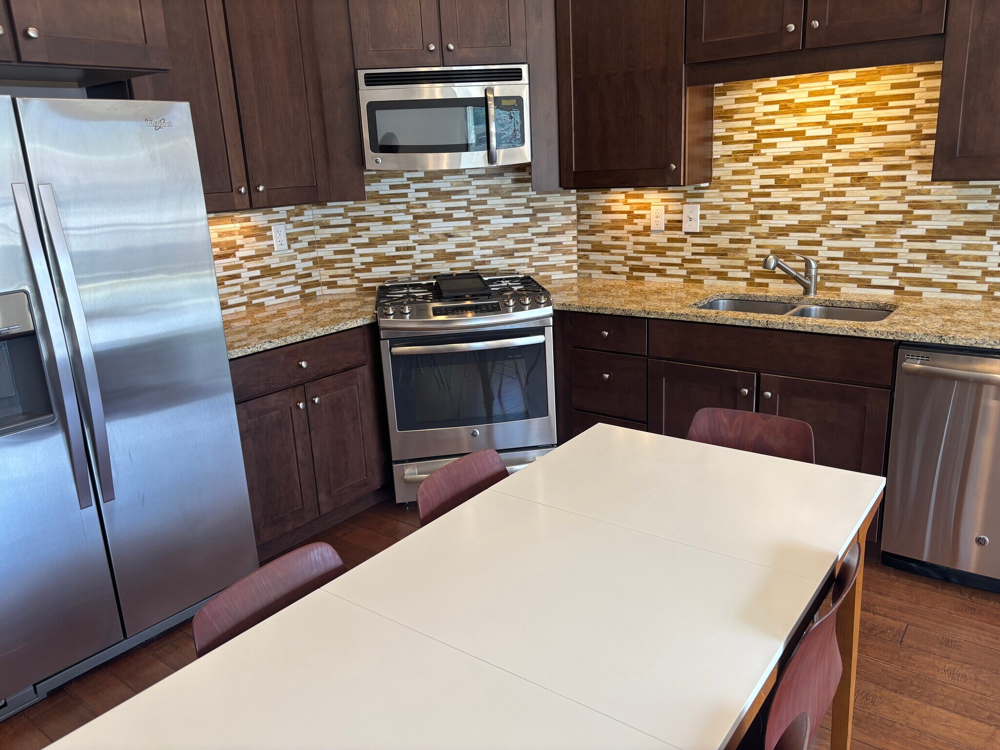 Dining and kitchen area - 6169 Park Ln S