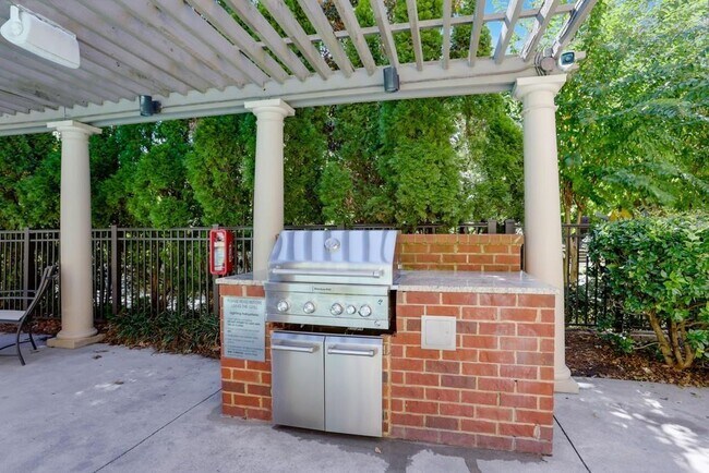 Building Photo - 3621 Vinings Slope SE