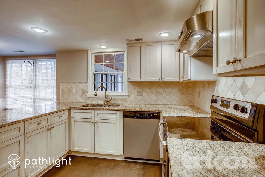 Building Photo - 812 Duffy Ct