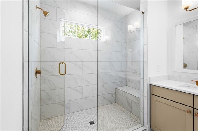 Building Photo - 655 Mayfair Ct