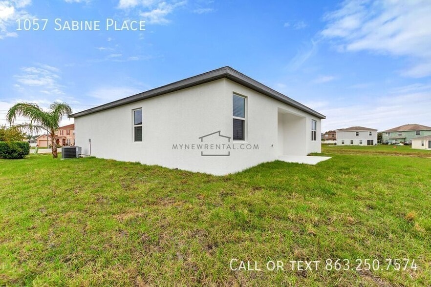 Building Photo - 1057 Sabine Pl