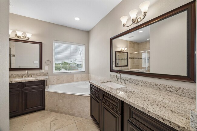 Building Photo - 1105 E 27th St