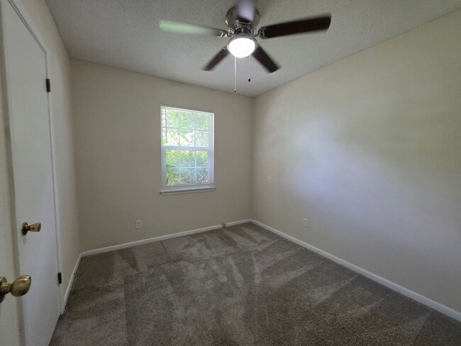 Building Photo - Nicely updated 3BR/1.5BA with fenced in ba...