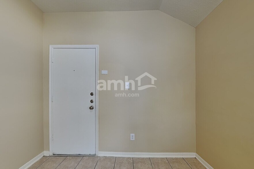 Building Photo - 5602 Darby Square Trl