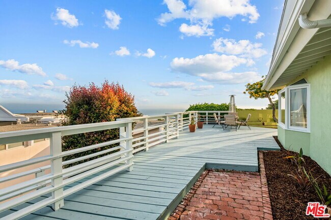 Building Photo - 221 Bellino Dr