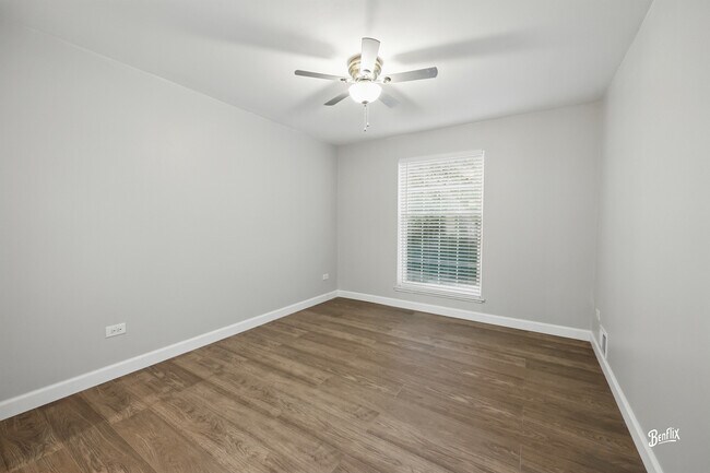 Building Photo - 5500 Carriage Way Dr