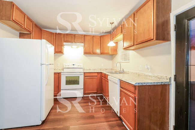 Building Photo - Where Charm Meets Comfort