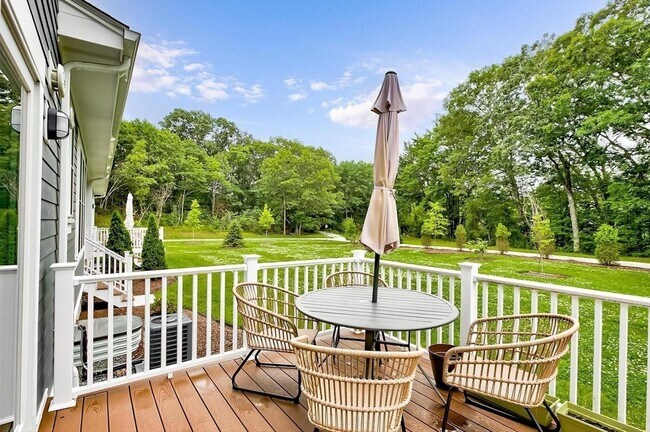 Building Photo - 23 Lily Pond Ln