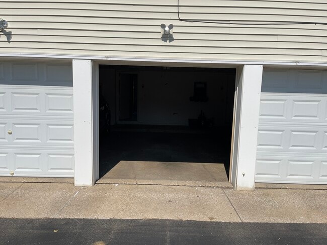 Building Photo - 4465 W Milham Ave