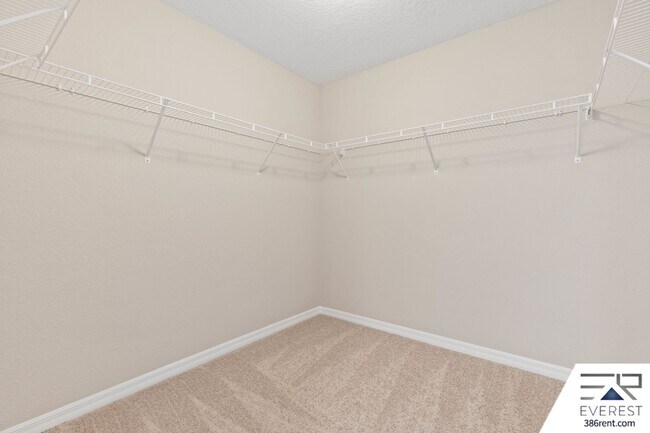 Building Photo - FULLY FENCED, LIKE NEW 4/3/2 ON A QUIET CUL-DE-SAC