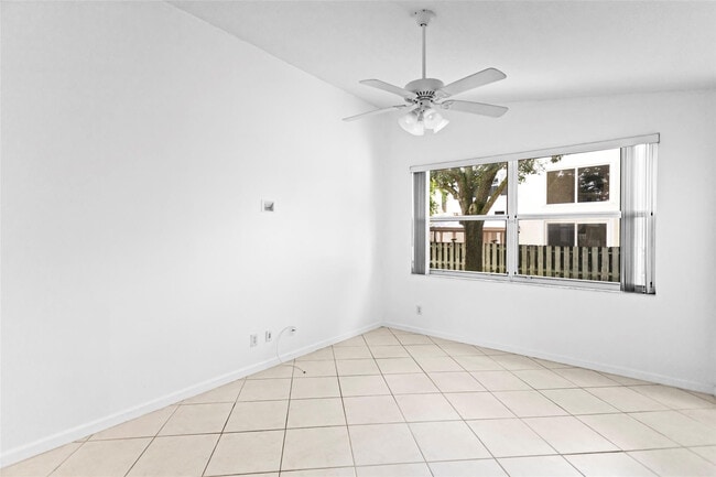 Building Photo - 15250 SW 49th Ct