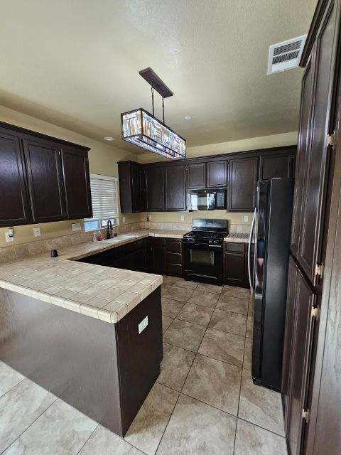 Building Photo - 5620 Bloom Dr
