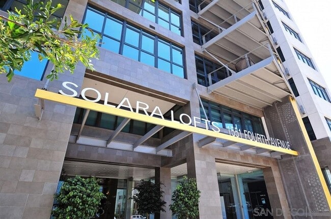 Building Photo - 2 bedroom downtown, 2 bath and 2 parking s...