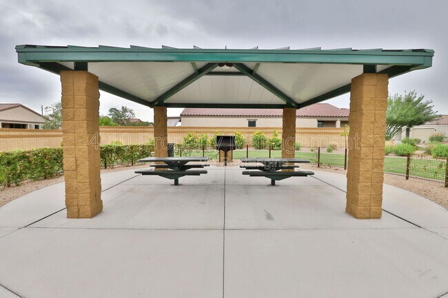 Building Photo - 5216 S 16th Pl