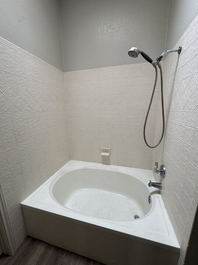 Building Photo - House Located Near Shadow Hills Golf Cours...