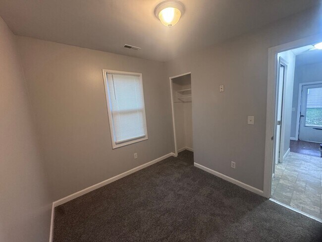 Building Photo - Charming Updated 2-Bedroom Home with Spacious Yard