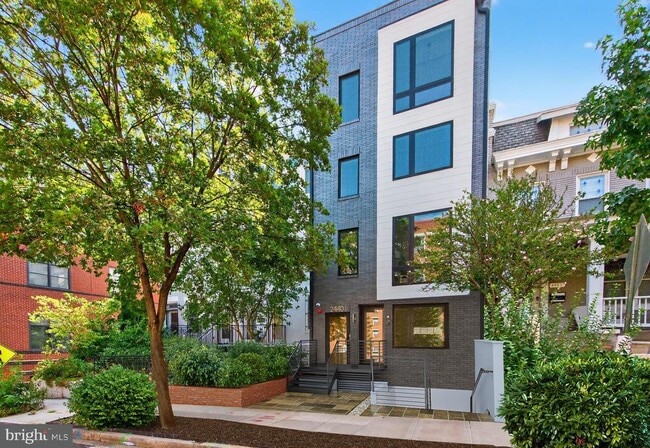 Building Photo - 2440 Ontario Rd NW