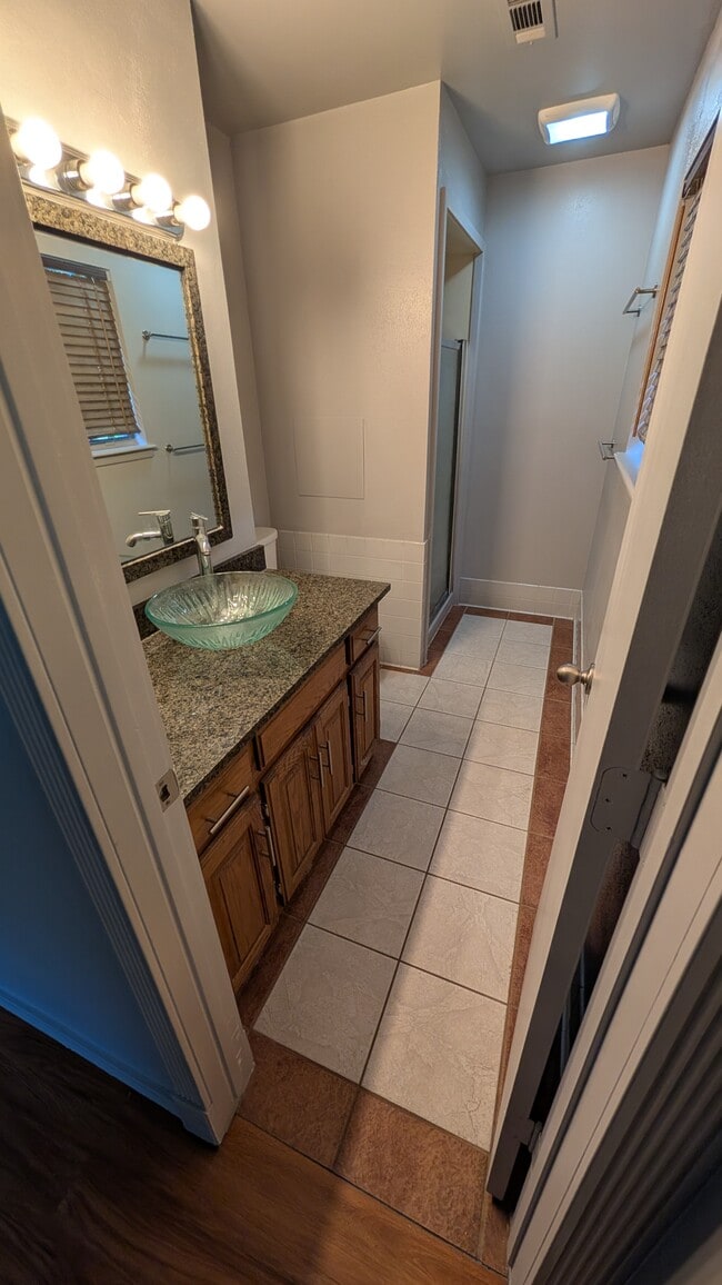 Building Photo - 3065 N Quail Creek Dr