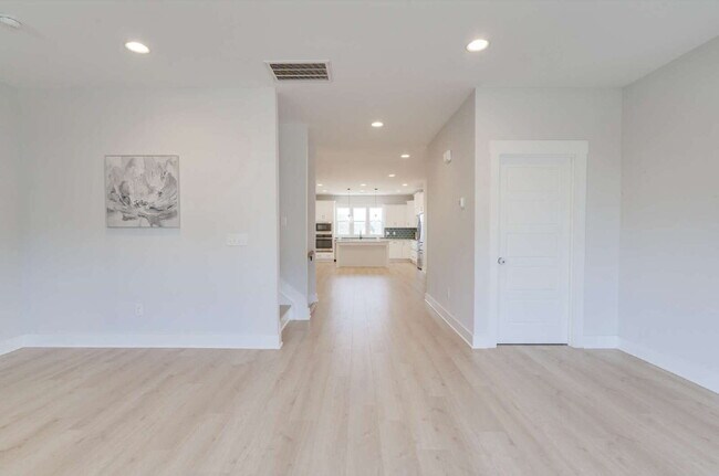 Building Photo - Spacious 4-Bedroom Townhome in Wendell Falls