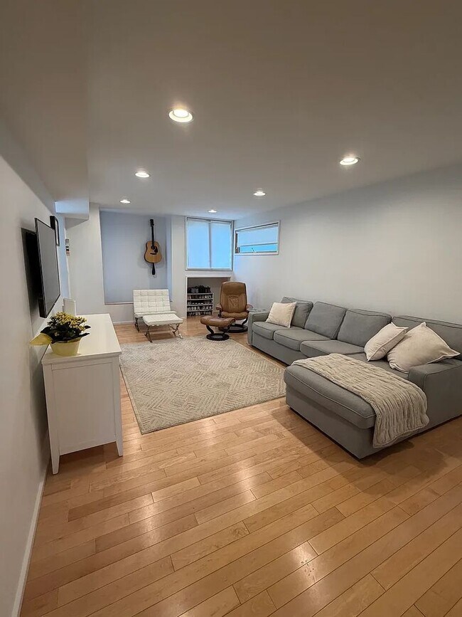 Building Photo - Spacious Pet-Friendly 4BR Home Near Downtown & UVA