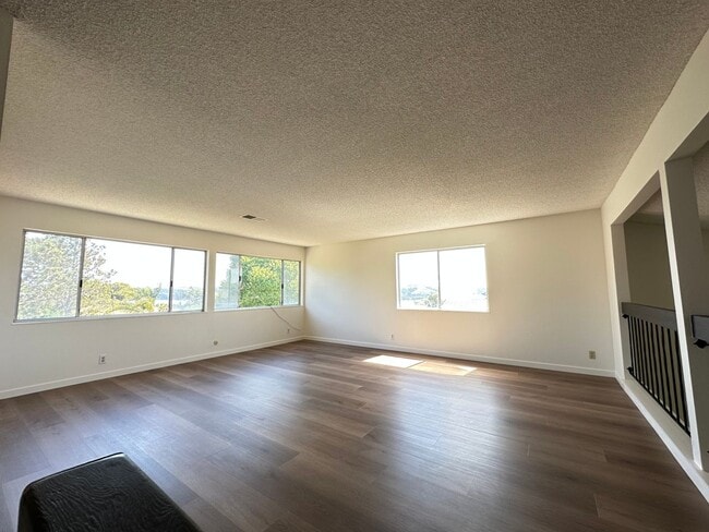 Building Photo - Benicia House in a Desired Location