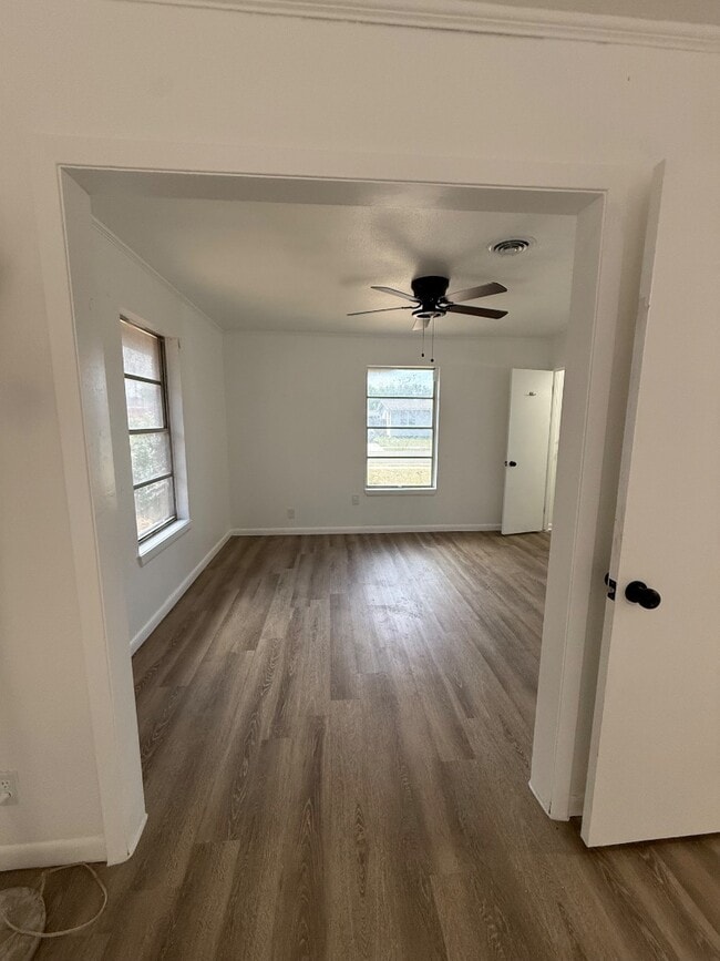 Building Photo - 1126 Stratton Dr