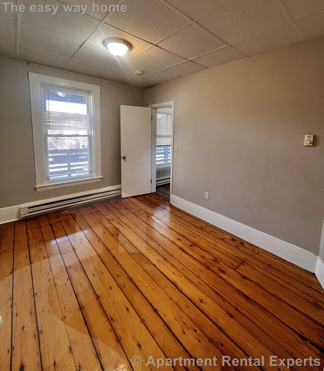 Building Photo - 9 School St