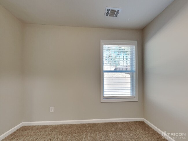 Building Photo - 61 Pamela Way