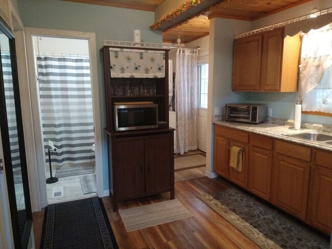 Building Photo - Adorable [furnished] - 2 Bed / 1 Bath A-Frame for Lease
