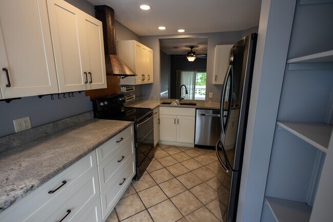 Building Photo - 1473 S Mariners Pointe